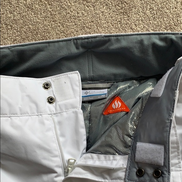 Columbia women’s white snow pants - Picture 3 of 10